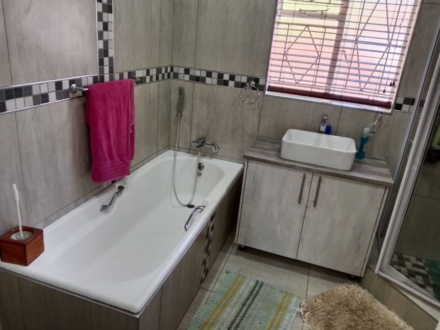 3 Bedroom Property for Sale in Kuruman Northern Cape